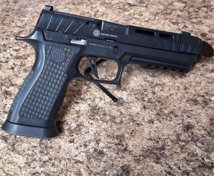Sig Sauer P320 Spectre — 9mm