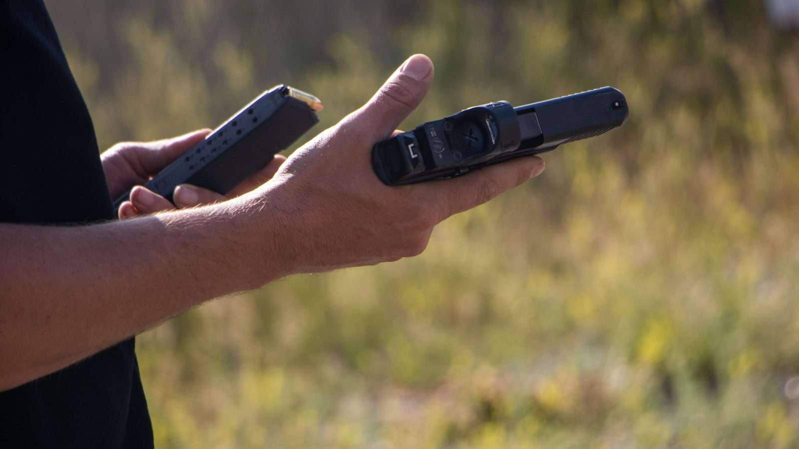 Guides Pistol held at the start position